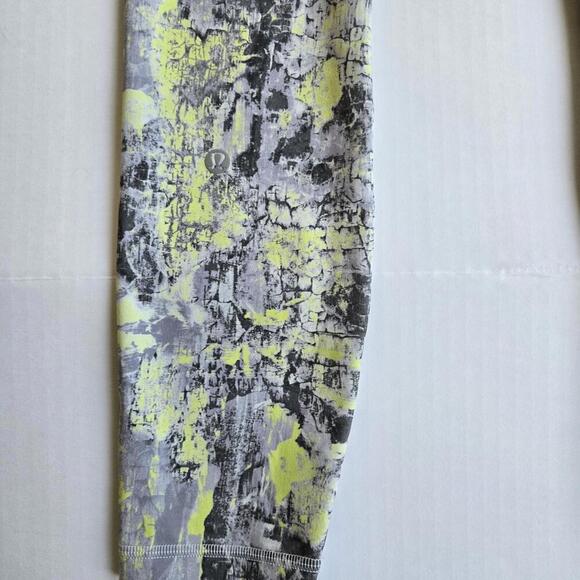 Lululemon Align High Rise Abstract Print Crop Leggings‎ Size 6 - Picture 8 of 9